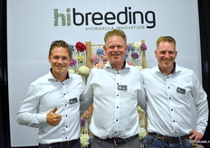 Sjaak van Schie met zijn zonen, links Mike en rechts Roel van Schie.